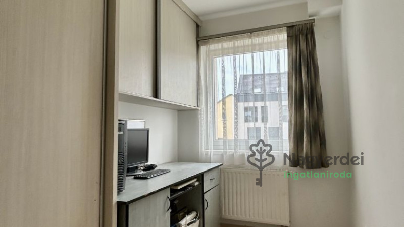 Debrecen, Péterfia, Lakás, tégla lakás  