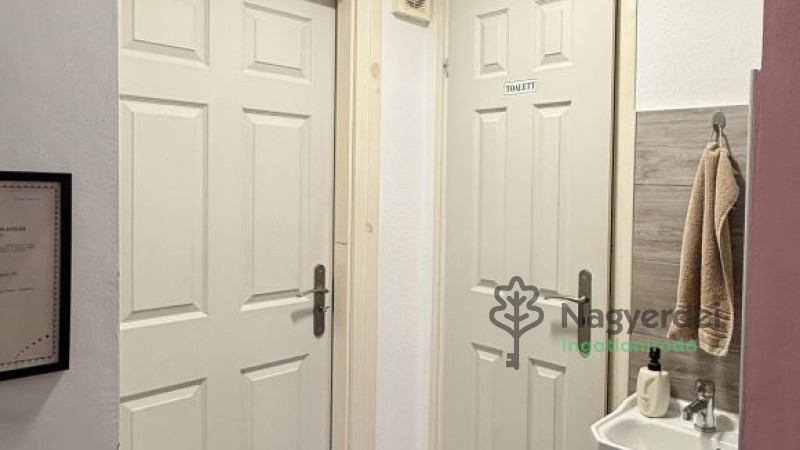 Debrecen, Sestakert, Üzlethelyiség, nem üzletközpontban  