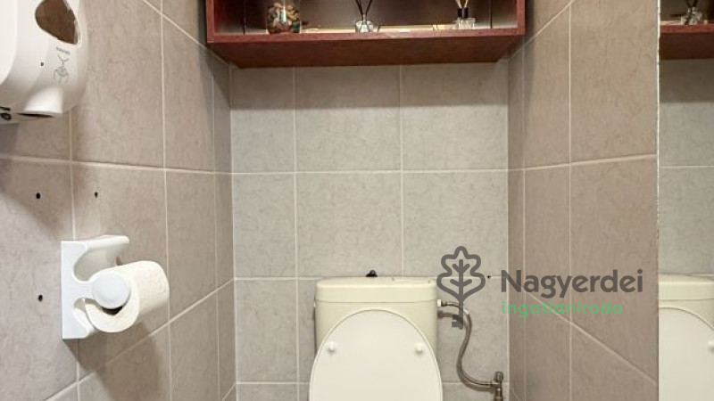 Debrecen, Sestakert, Üzlethelyiség, nem üzletközpontban  