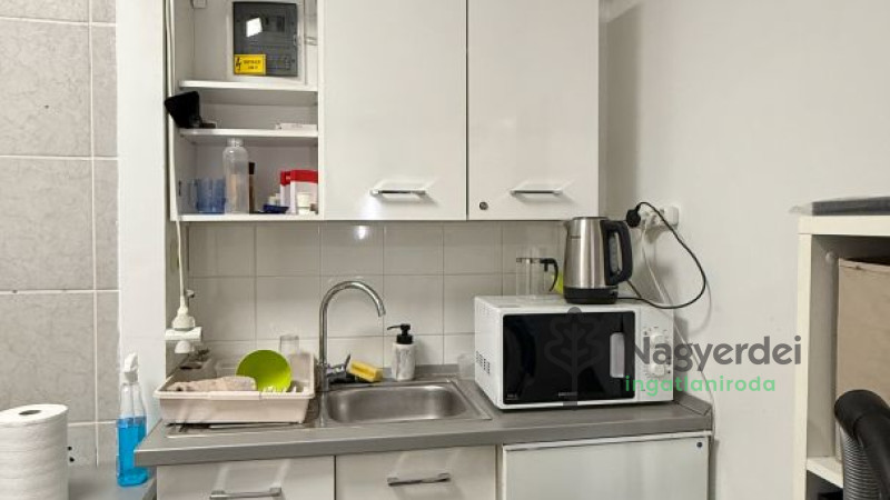 Debrecen, Sestakert, Üzlethelyiség, nem üzletközpontban  