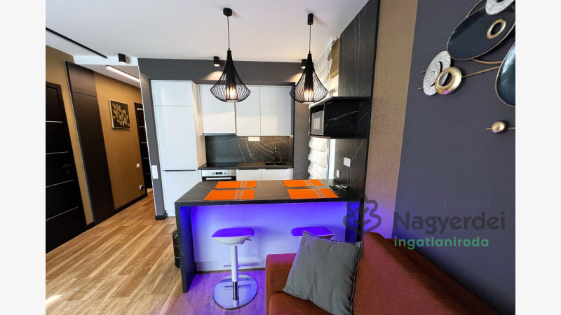 Debrecen, Sestakert, Lakás, tégla lakás  