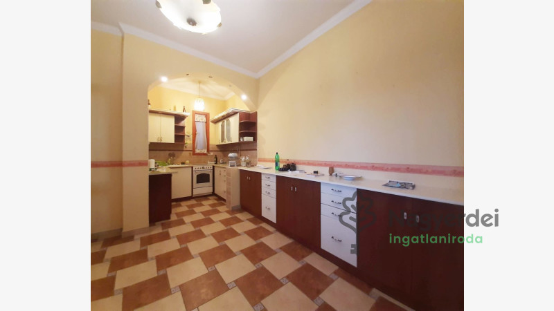 Debrecen, Belváros, Lakás, tégla lakás  