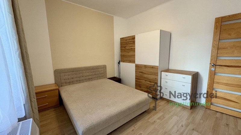 Debrecen, Nagyerdő, Lakás, tégla lakás  