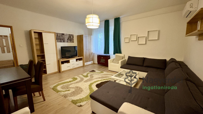 Debrecen, Nagyerdő, Lakás, tégla lakás  