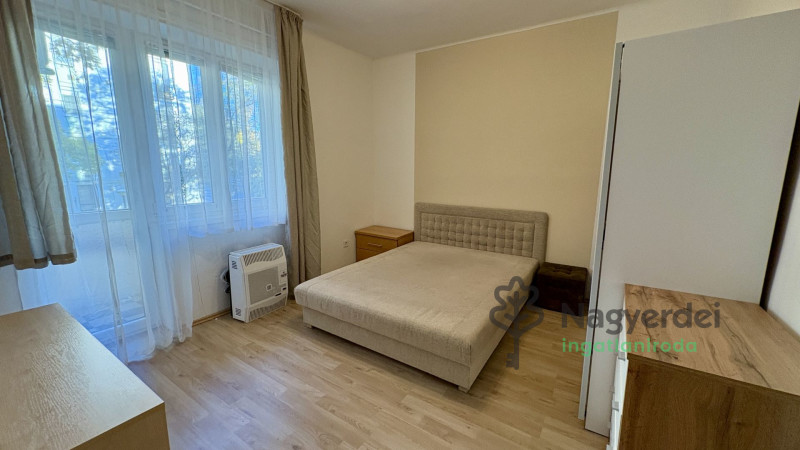 Debrecen, Nagyerdő, Lakás, tégla lakás  