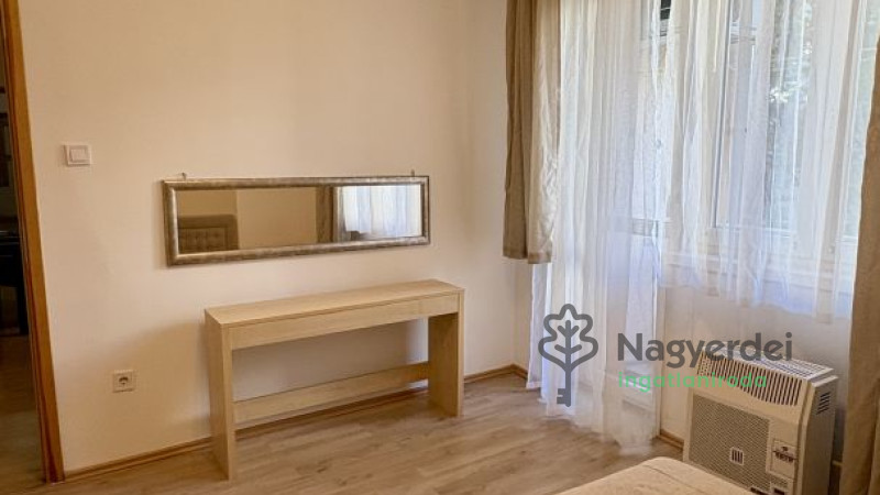 Debrecen, Nagyerdő, Lakás, tégla lakás  
