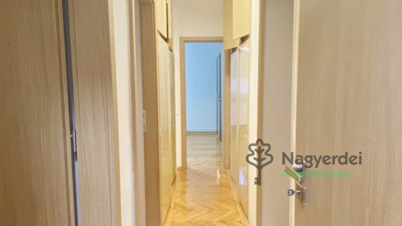 Debrecen, Nagyerdő, Lakás, tégla lakás  