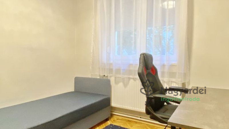 Debrecen, Nagyerdő, Lakás, tégla lakás  