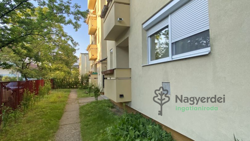 Debrecen, Nagyerdő, Lakás, tégla lakás  