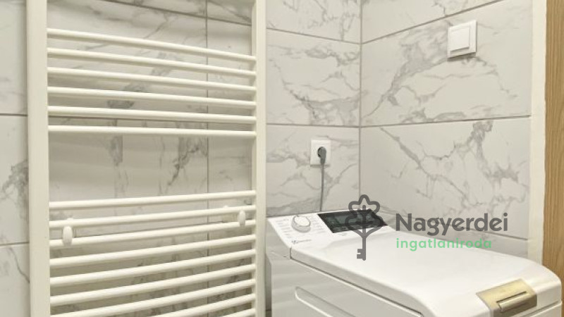 Debrecen, Nagyerdő, Lakás, tégla lakás  
