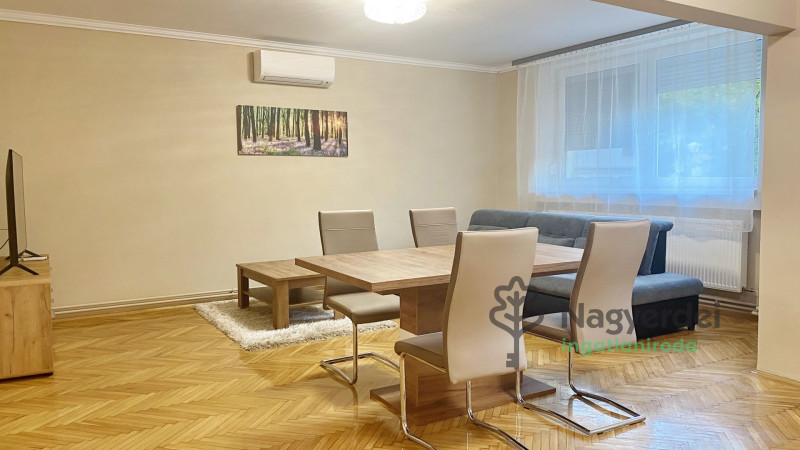 Debrecen, Nagyerdő, Lakás, tégla lakás  