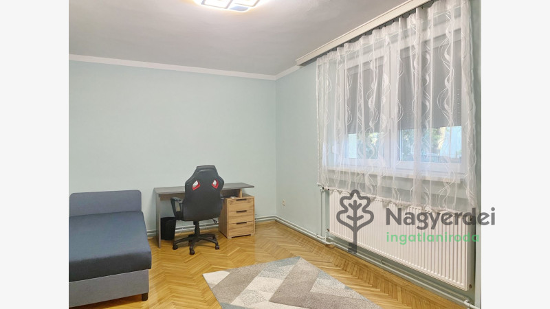 Debrecen, Nagyerdő, Lakás, tégla lakás  