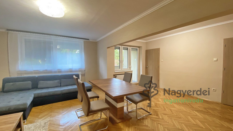 Debrecen, Nagyerdő, Lakás, tégla lakás  