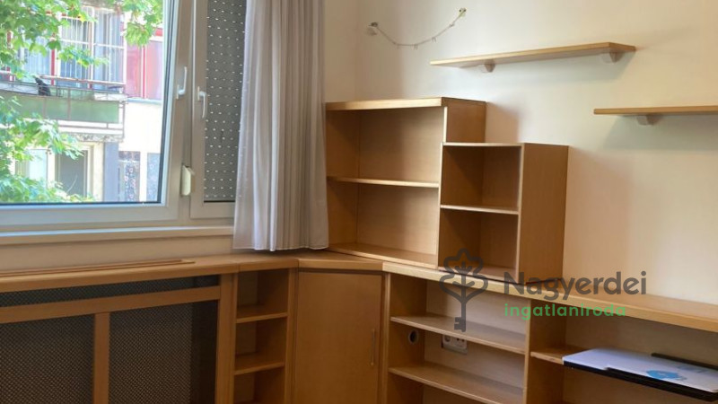 Debrecen, Nagyerdő, Lakás, tégla lakás  