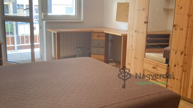 Debrecen, Nagyerdő, Lakás, tégla lakás  