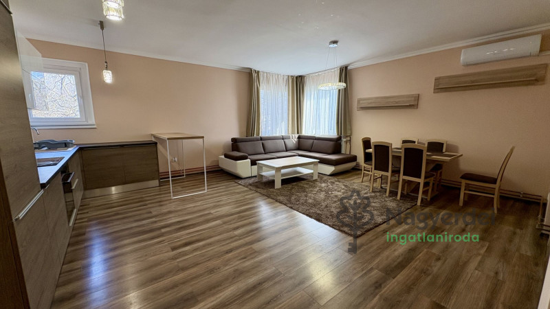 Debrecen, Nagyerdő, Lakás, tégla lakás  