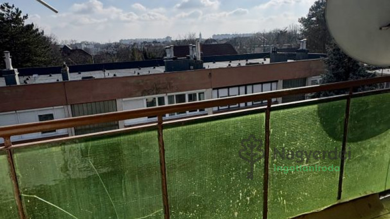 Debrecen, Nagyerdő, Lakás, tégla lakás  