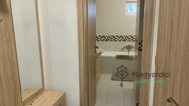 Debrecen, Nagyerdő, Lakás, tégla lakás  