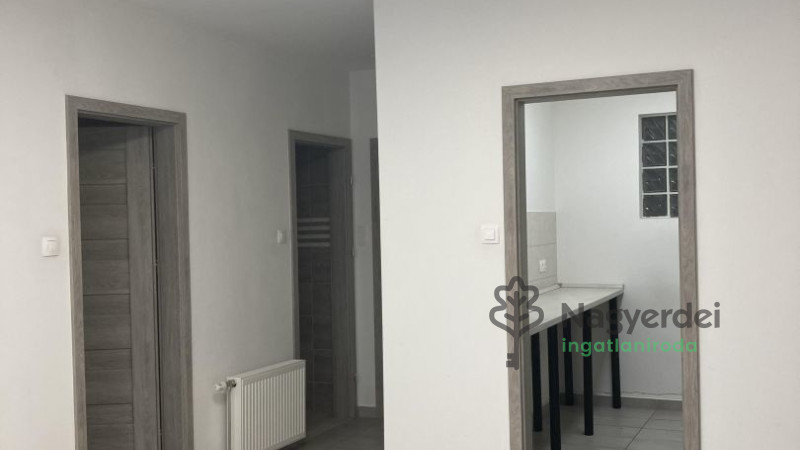 Debrecen, Postakert, Iroda, nem irodaházban  