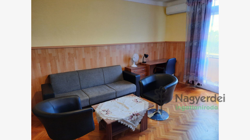 Debrecen, Nagyerdőalja, Lakás, tégla lakás  