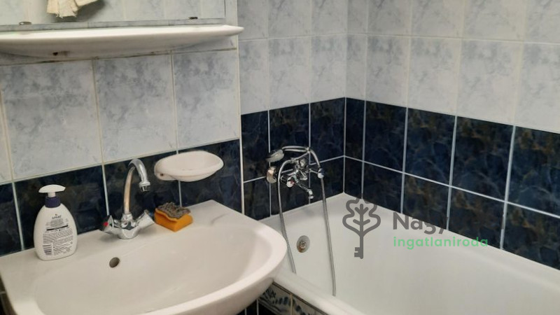 Debrecen, Nagyerdőalja, Lakás, tégla lakás  