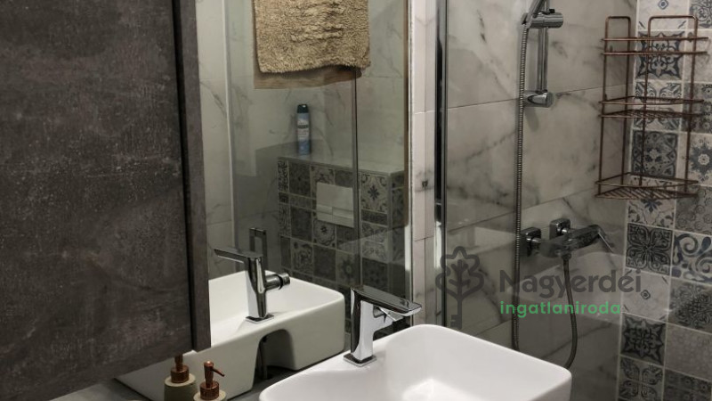 Debrecen, Belváros, Lakás, tégla lakás  