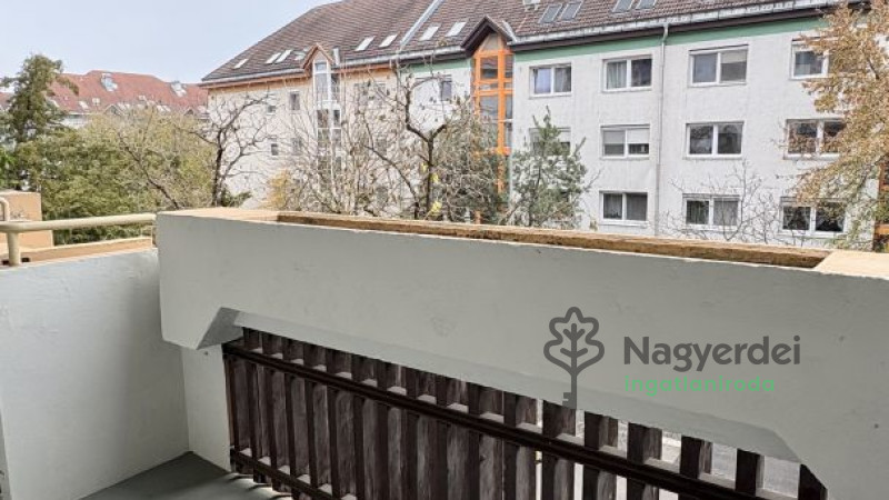 Debrecen, Wesselényi lakótelep, Lakás, csúsztatott zsalus  