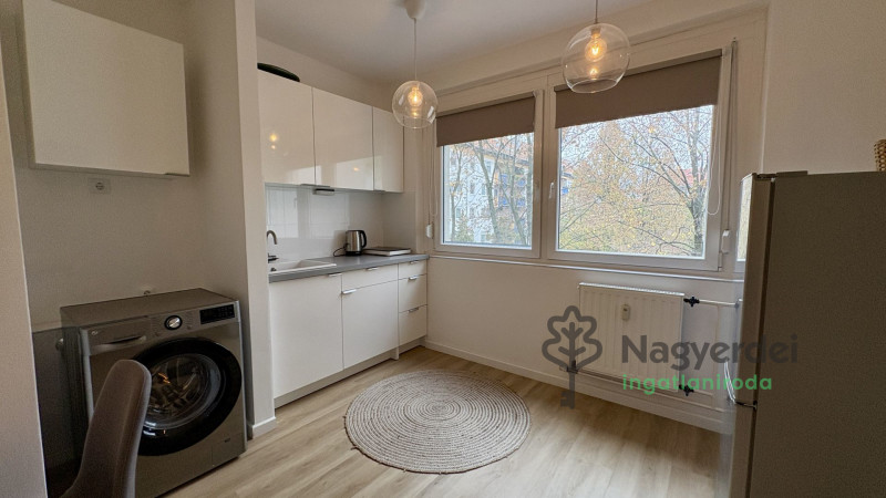 Debrecen, Wesselényi lakótelep, Lakás, csúsztatott zsalus  