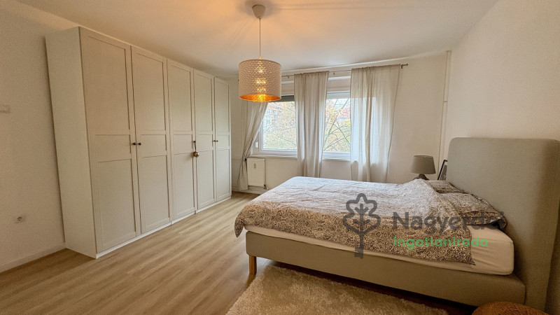 Debrecen, Wesselényi lakótelep, Lakás, csúsztatott zsalus  