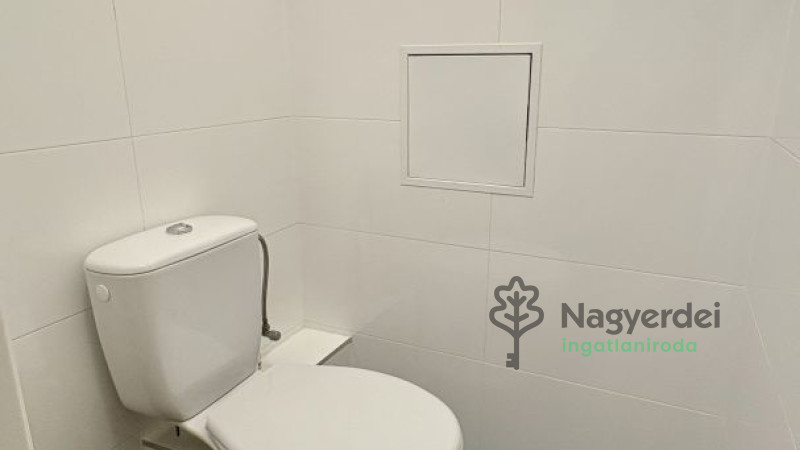 Debrecen, Wesselényi lakótelep, Lakás, csúsztatott zsalus  