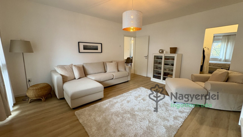 Debrecen, Wesselényi lakótelep, Lakás, csúsztatott zsalus  