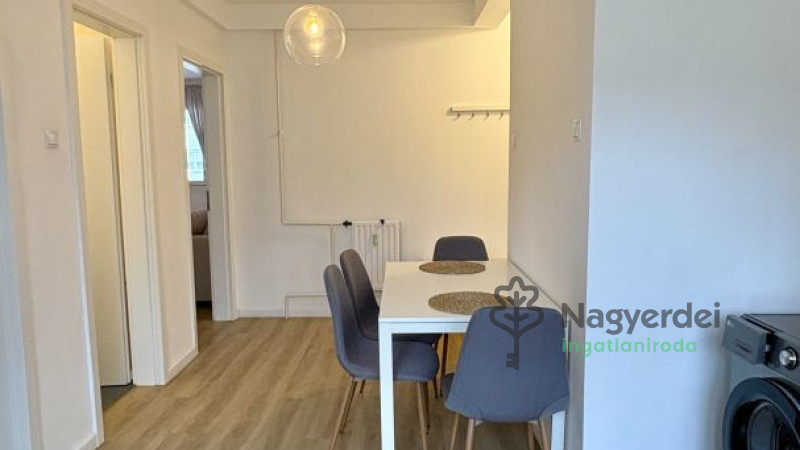 Debrecen, Wesselényi lakótelep, Lakás, csúsztatott zsalus  