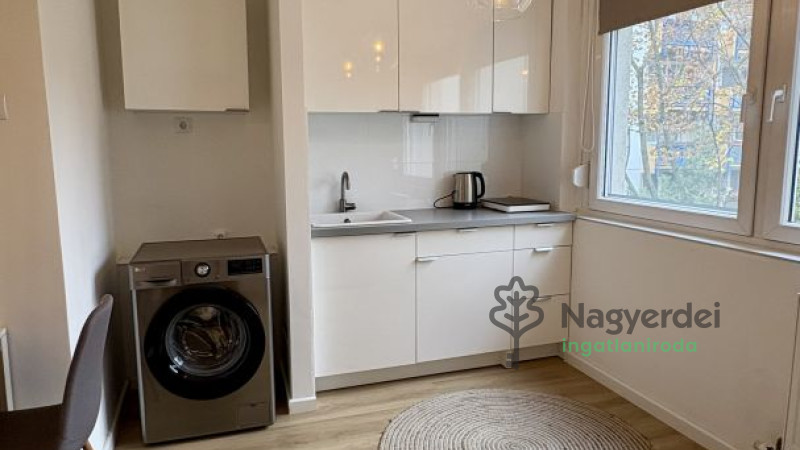 Debrecen, Wesselényi lakótelep, Lakás, csúsztatott zsalus  