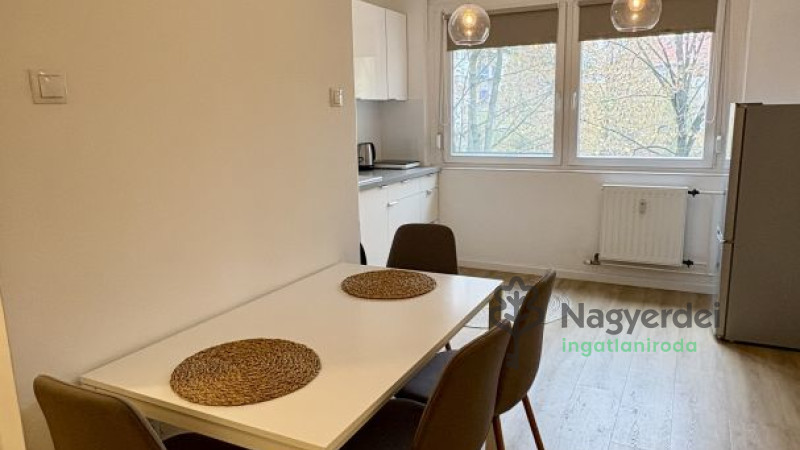 Debrecen, Wesselényi lakótelep, Lakás, csúsztatott zsalus  