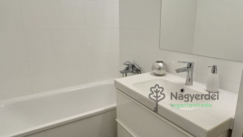 Debrecen, Wesselényi lakótelep, Lakás, csúsztatott zsalus  