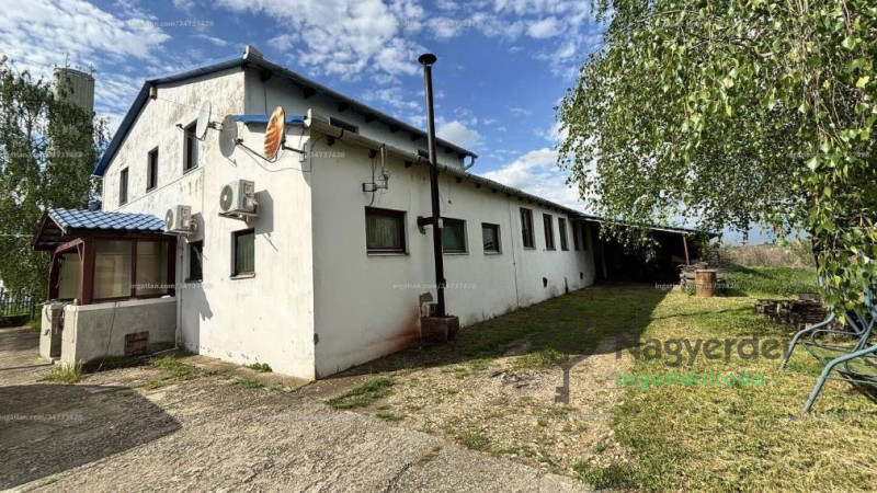 Zsáka, Ipari ingatlan, ipari, keresk. épület  