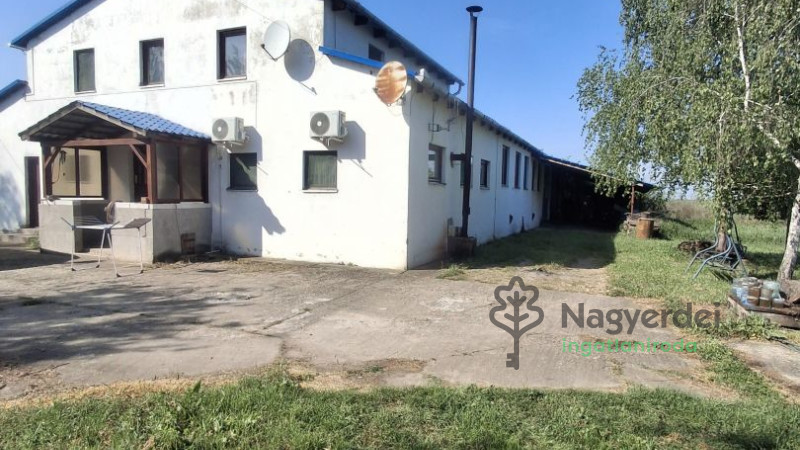 Zsáka, Ipari ingatlan, ipari, keresk. épület  