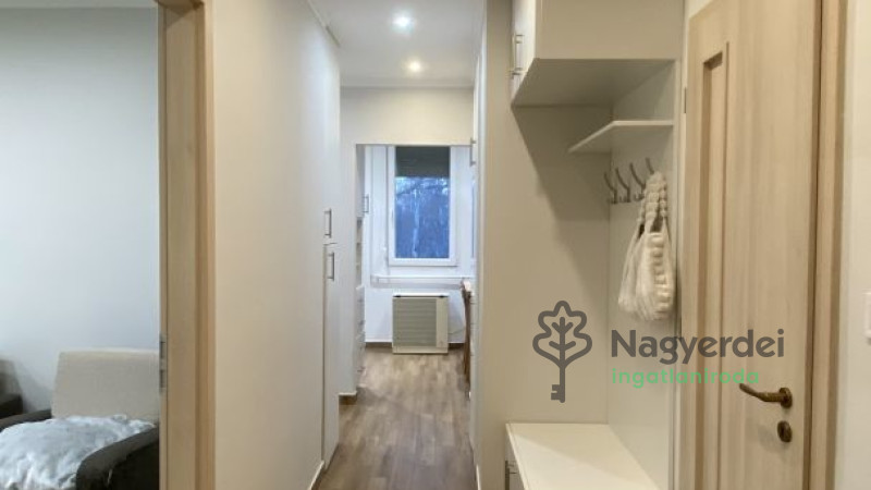 Debrecen, Nagyerdőalja, Lakás, tégla lakás  