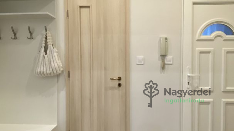 Debrecen, Nagyerdőalja, Lakás, tégla lakás  