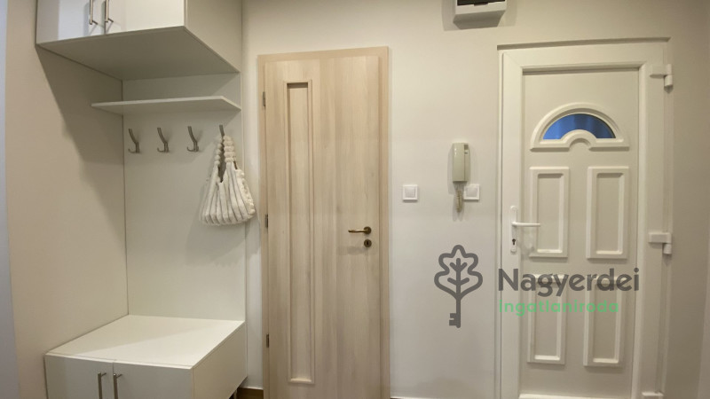 Debrecen, Nagyerdőalja, Lakás, tégla lakás  