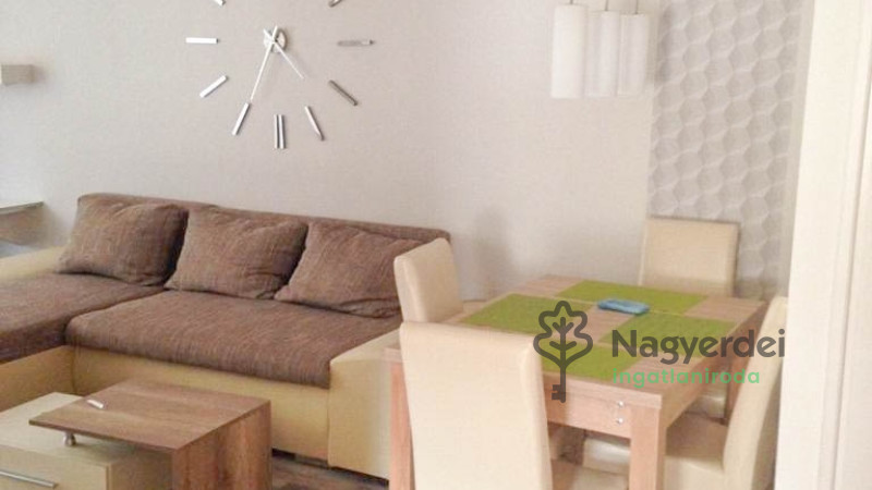 Debrecen, Nagyerdő, Lakás, tégla lakás  
