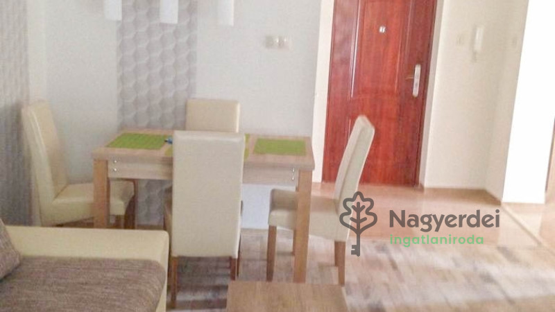 Debrecen, Nagyerdő, Lakás, tégla lakás  