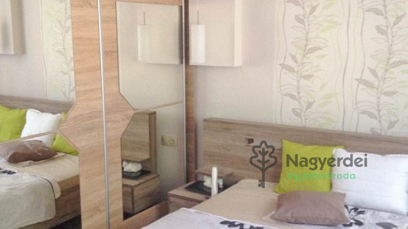 Debrecen, Nagyerdő, Lakás, tégla lakás  