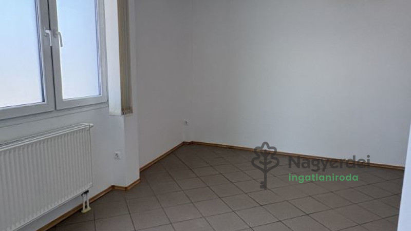 Debrecen, Belváros, Iroda, irodaházban  