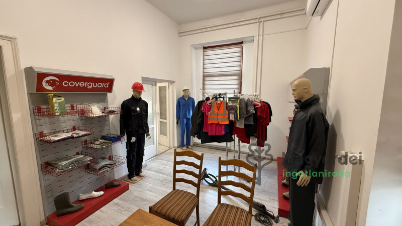 Debrecen, Vargakert, Iroda, irodaházban  