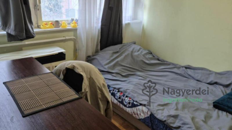 Debrecen, Nagyerdő, Lakás, tégla lakás  