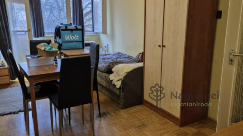 Debrecen, Nagyerdő, Lakás, tégla lakás  