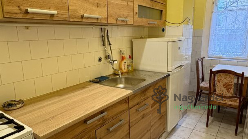 Debrecen, Nagyerdő, Lakás, tégla lakás  