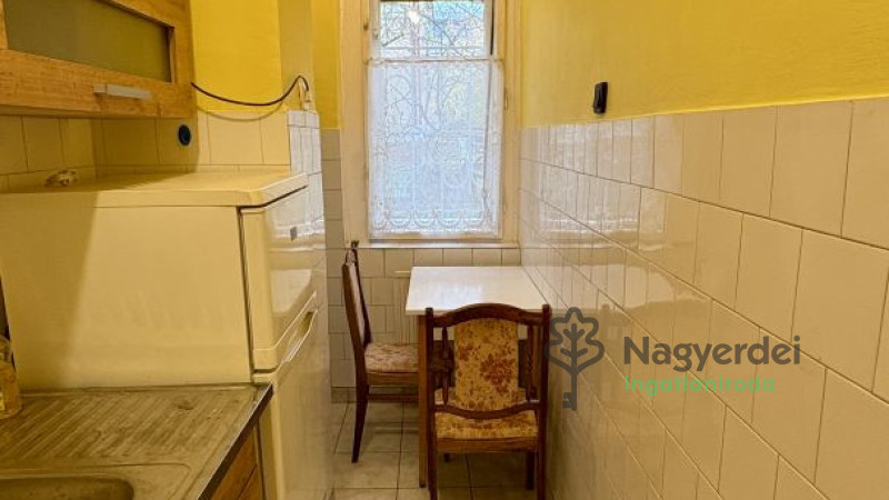 Debrecen, Nagyerdő, Lakás, tégla lakás  