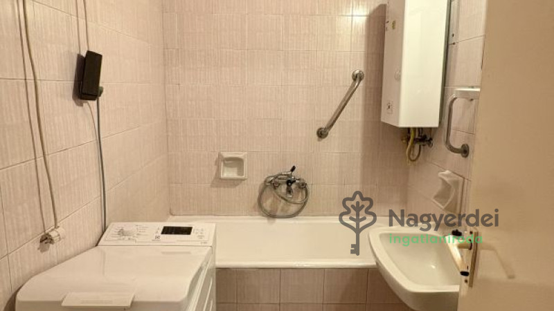 Debrecen, Nagyerdő, Lakás, tégla lakás  